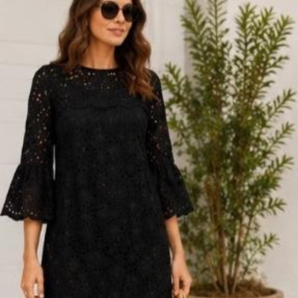 Dresses & Skirts - Banana Republic Eyelet Shift Dress Womens Black Excellent Bell Sleeve Floral